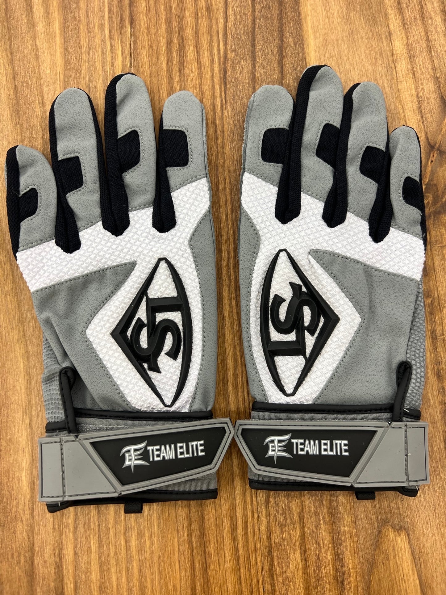 SALE: TE Louiseville Slugger Batting Glove